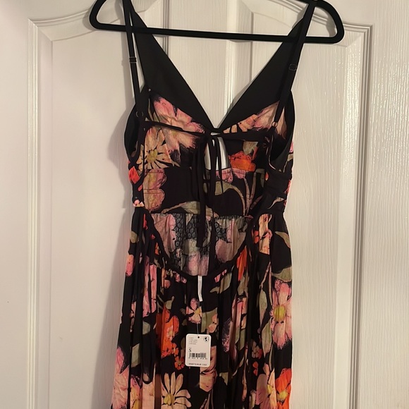 Free People "wisteria" dress. Backless with small cut out in the front. NWT. S - Picture 6 of 10
